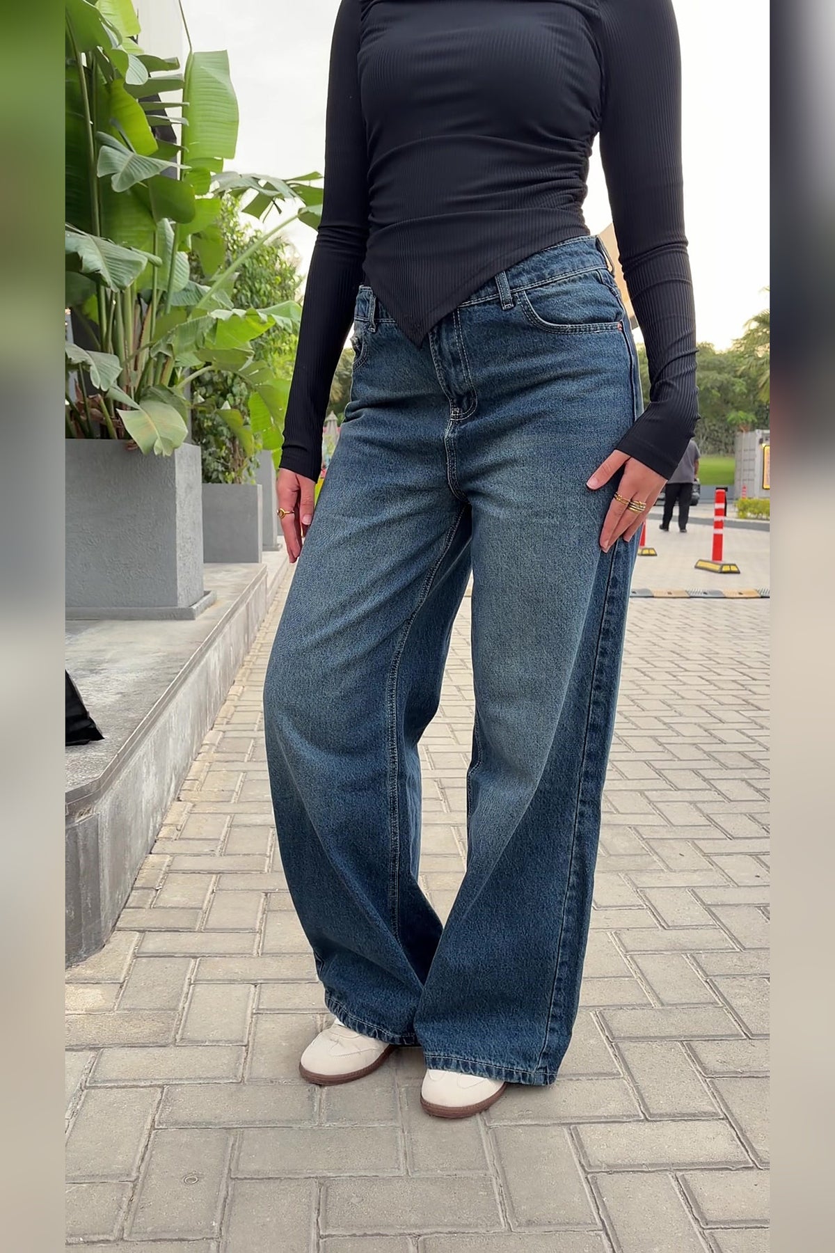 Dark Wash Wide Leg Jeans detail - VELINA
