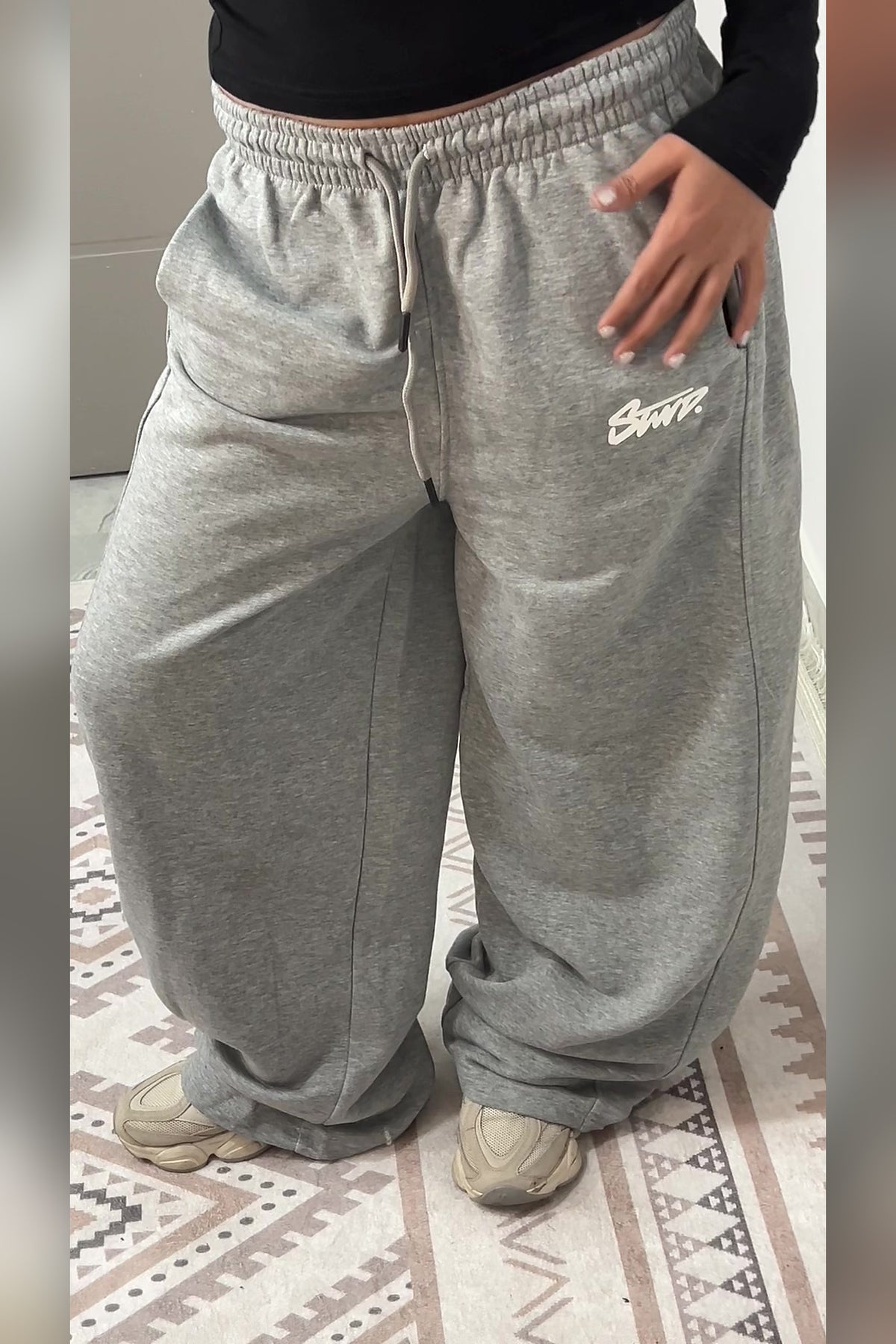 Light Grey Balloon Sweatpants detail - VELINA